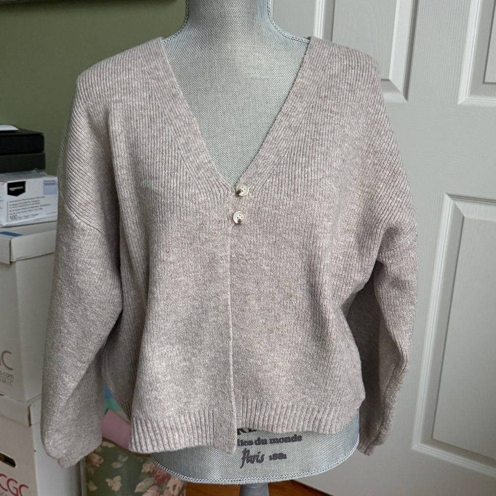 Women's V-Neck Sweater - Gray